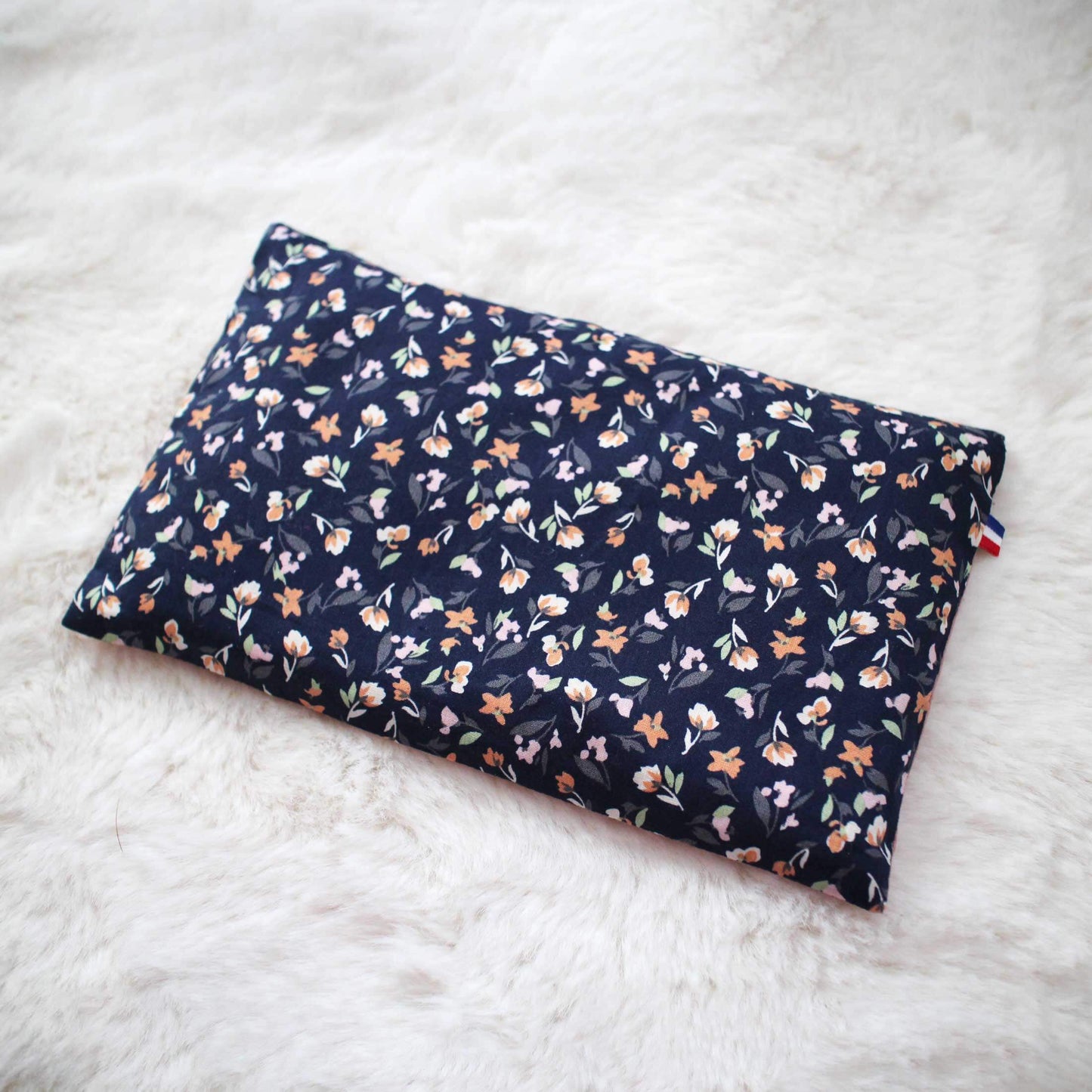 Bouillotte sèche Calm’Oh aux graines de lin bio pour soulager les douleurs de règles et crampes abdominales