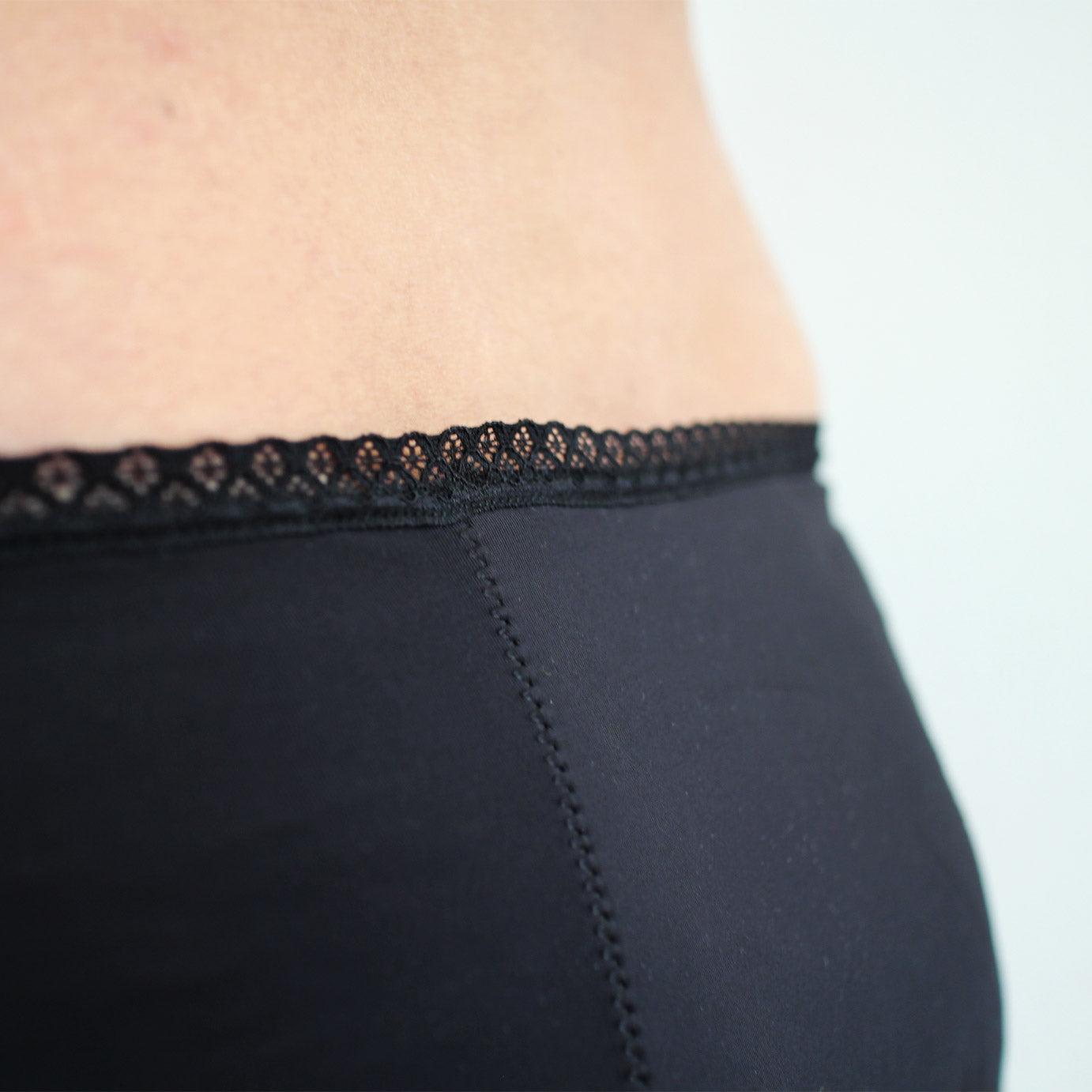 culotte menstruelle noire modèle billy détail dentelle