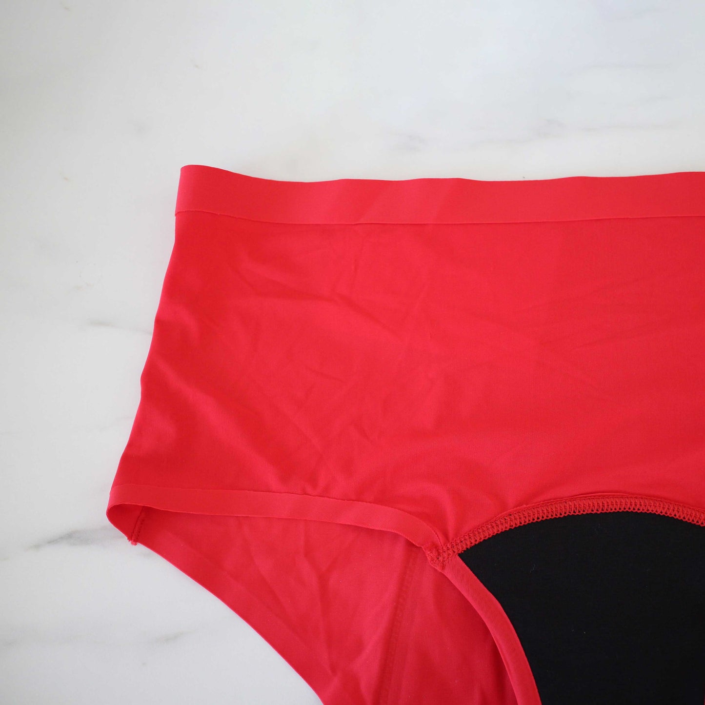 Culotte menstruelle modèle Scarlet rouge taille haute sans couture intérieur